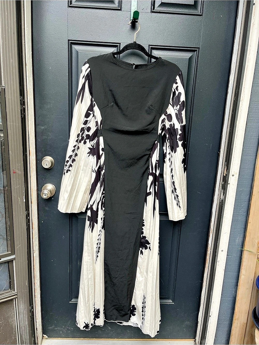 Floral Maxi Dress in Black & White Size XL Like New
